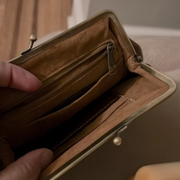 Patricia Nash Like New! Savena Leather Kisslock Wristlet - Picture 4 of 4